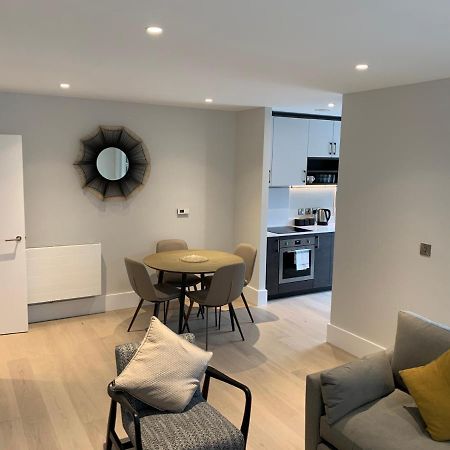Heathrow North Apartments By Charles Hope Hounslow Bagian luar foto
