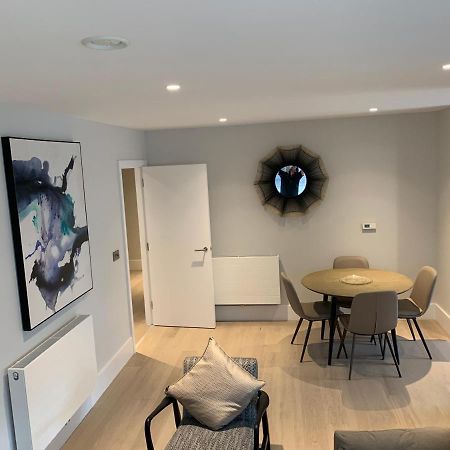 Heathrow North Apartments By Charles Hope Hounslow Bagian luar foto