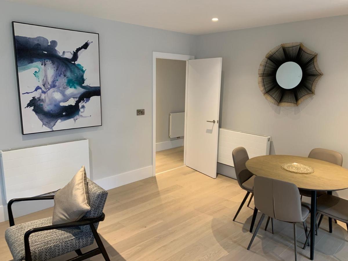 Heathrow North Apartments By Charles Hope Hounslow Bagian luar foto